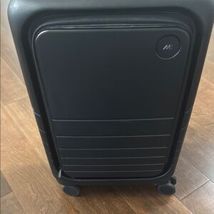 Monos Carry On Suitcase pro